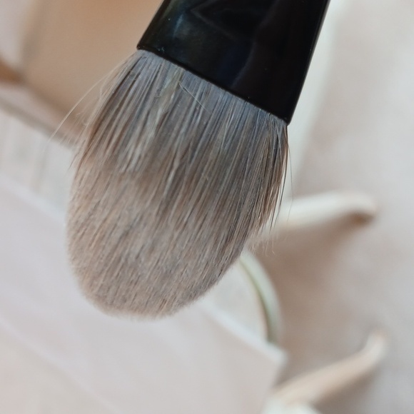 Smashbox "buildable"foundation brush.#13, NEW.....smashbox/ Los Angeles - Picture 3 of 9